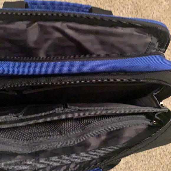 Brand New Nine West Blue Travel Bag Never Used With Original Tags! Vintage 15 yo - Picture 3 of 16